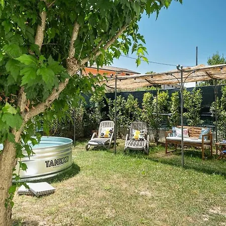 Renza Tra Le Lucchesi! Daire *